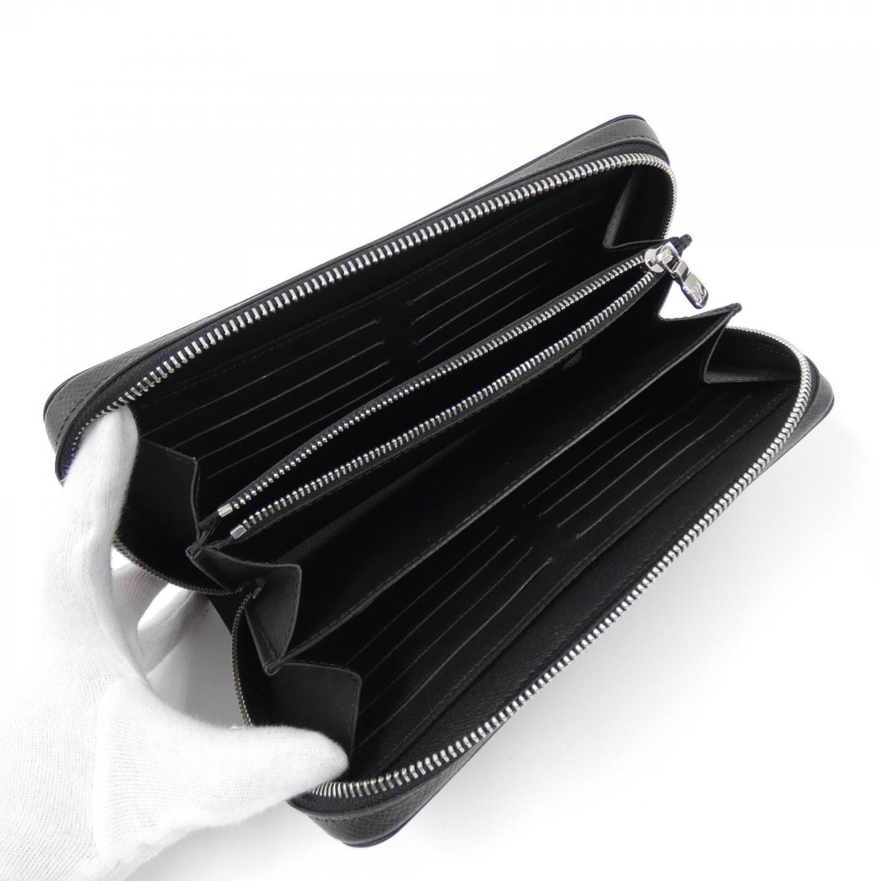 LOUIS VUITTON Taiga Zippy XL M44275 Wallet