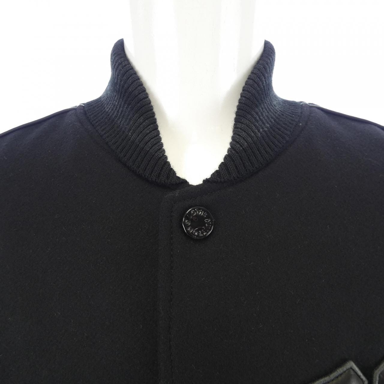 ルイヴィトン LOUIS VUITTON モノグラムエンボスレザーアンドウールブルゾン HNL06EZCZ ブルゾン