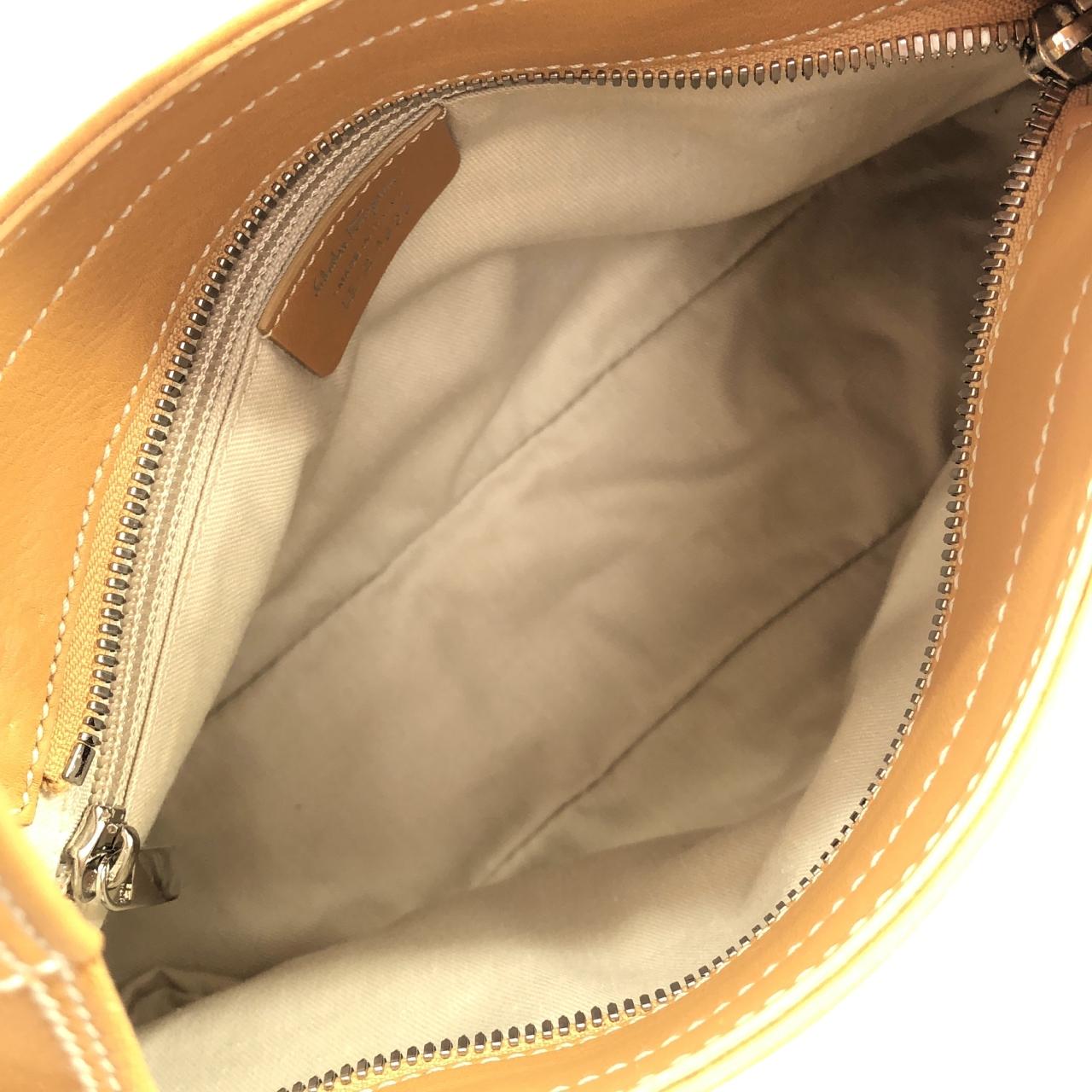 【ヴィンテージ】サルヴァトーレフェラガモ 21 4303 ショルダーバッグ