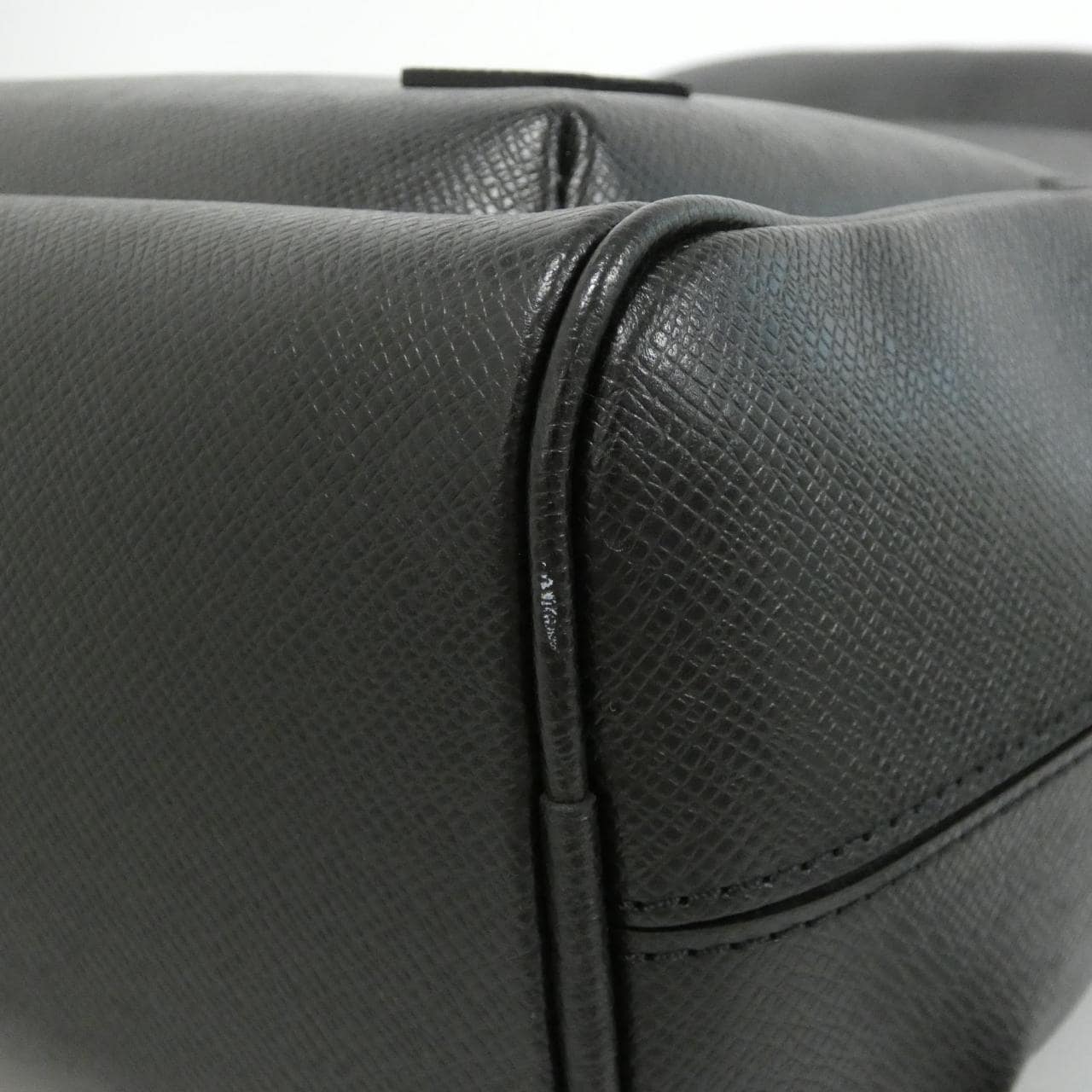 ルイヴィトン タイガ アヴェニュー スリングバッグ M30977 リュックサック