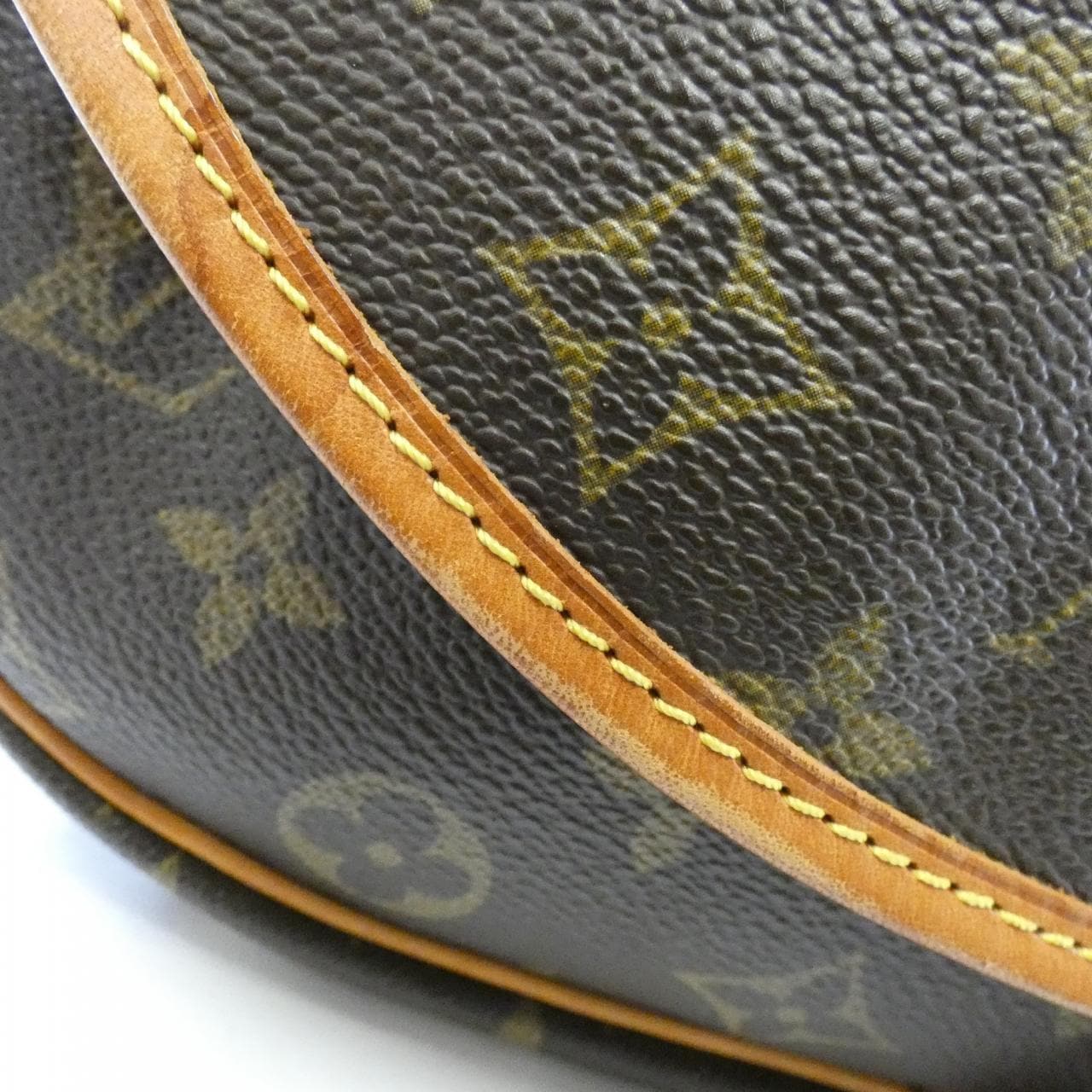 ルイヴィトン モノグラム ソミュール 30cm M42256 ショルダーバッグ