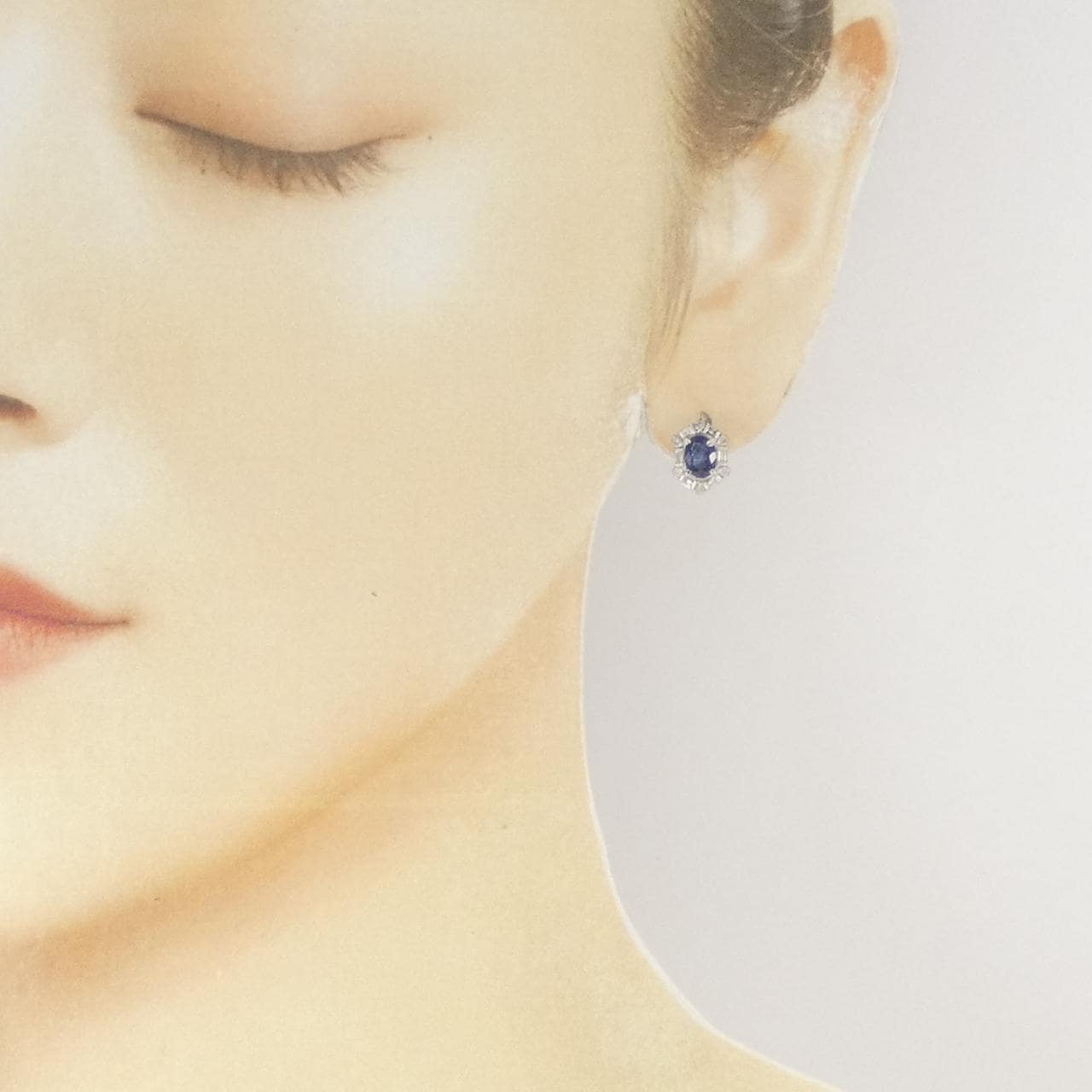 K18WG Sapphire Earrings 1.31CT