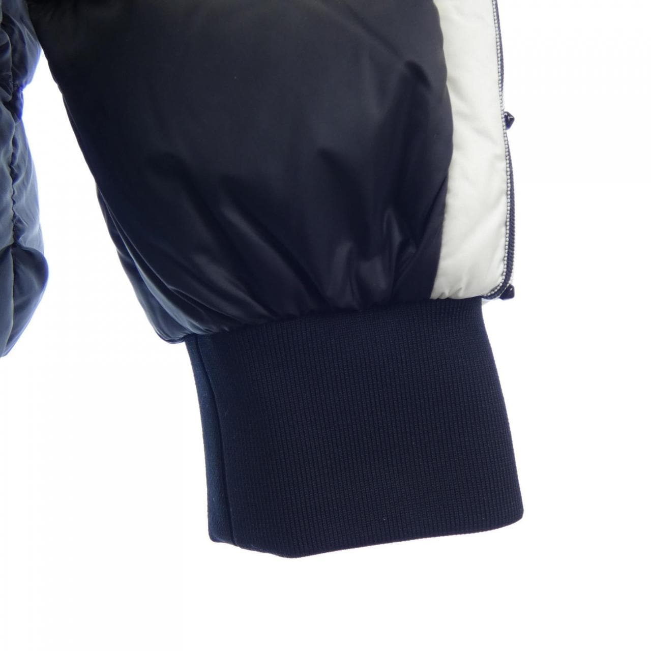 モンクレール MONCLER ダウンジャケット