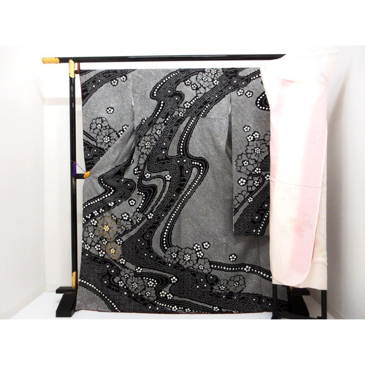 振袖　総絞り刺繍入り　きもの・長襦袢　２点セット