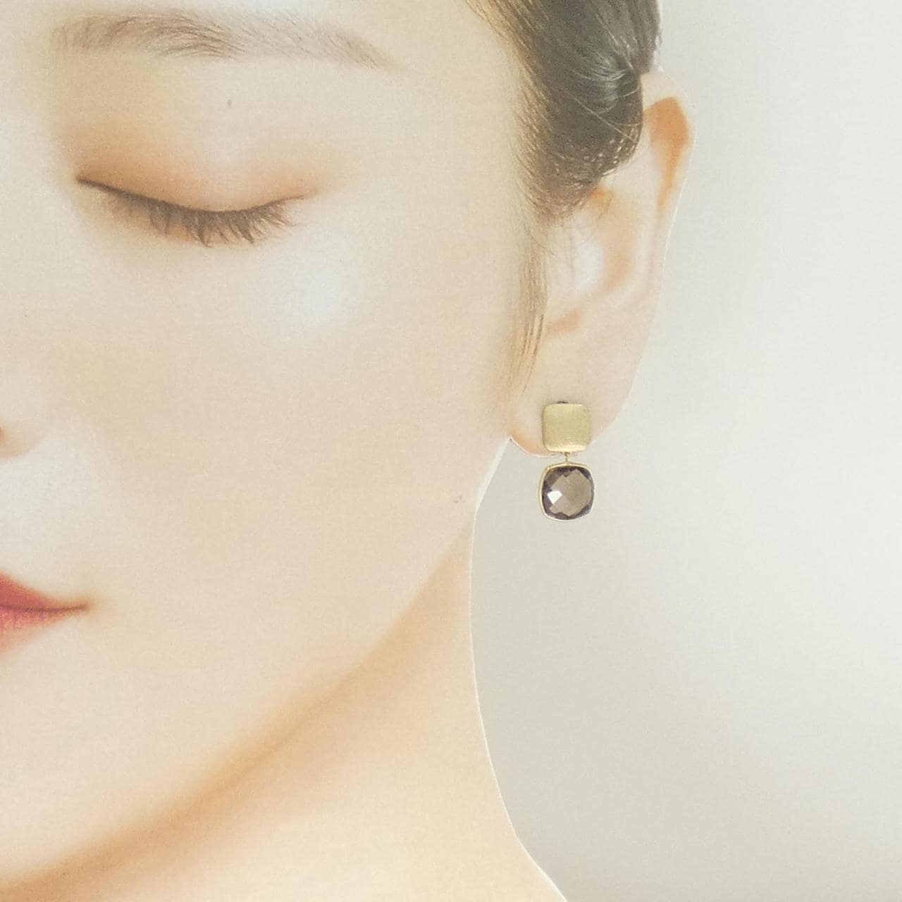 K10YG スモーキークオーツ ピアス