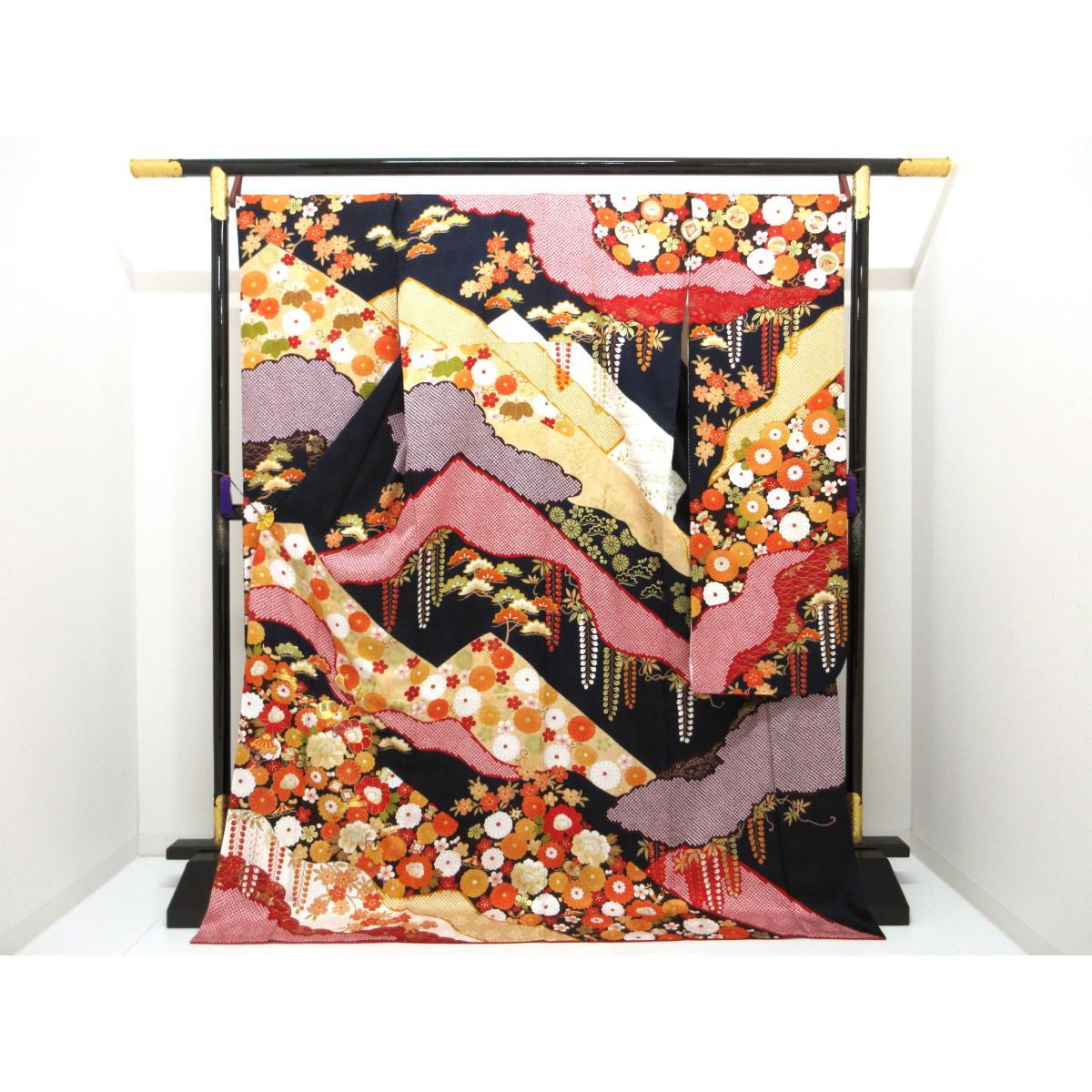 振袖　友禅金彩加工　刺繍入り