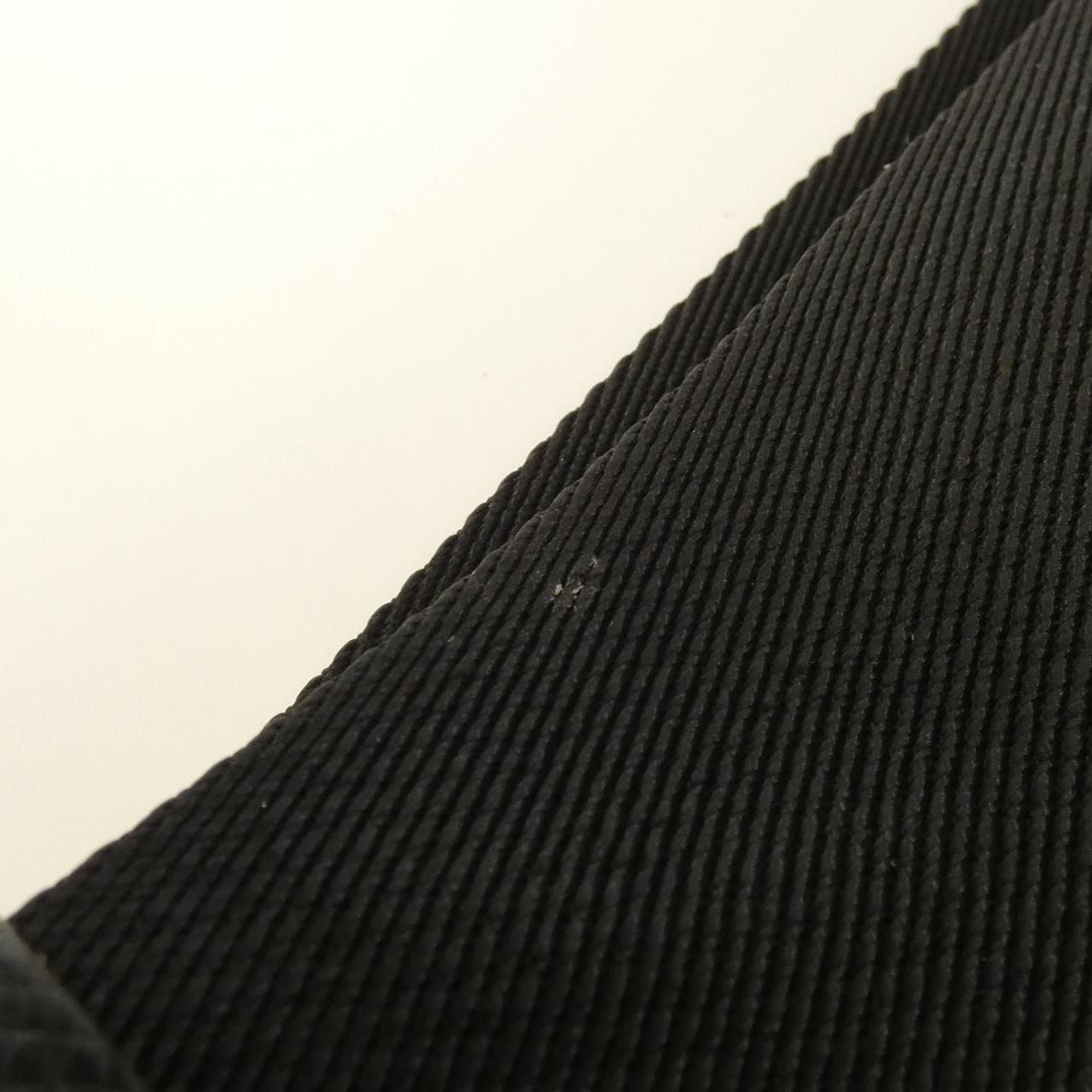 ルイヴィトン タイガ アヴェニュー スリングバッグ M30443 ショルダーバッグ