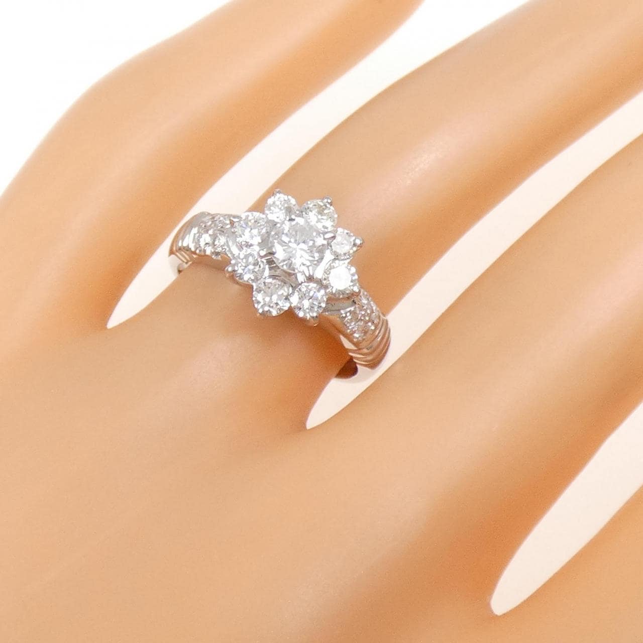 PT900 フラワー ダイヤモンド リング 1.00CT