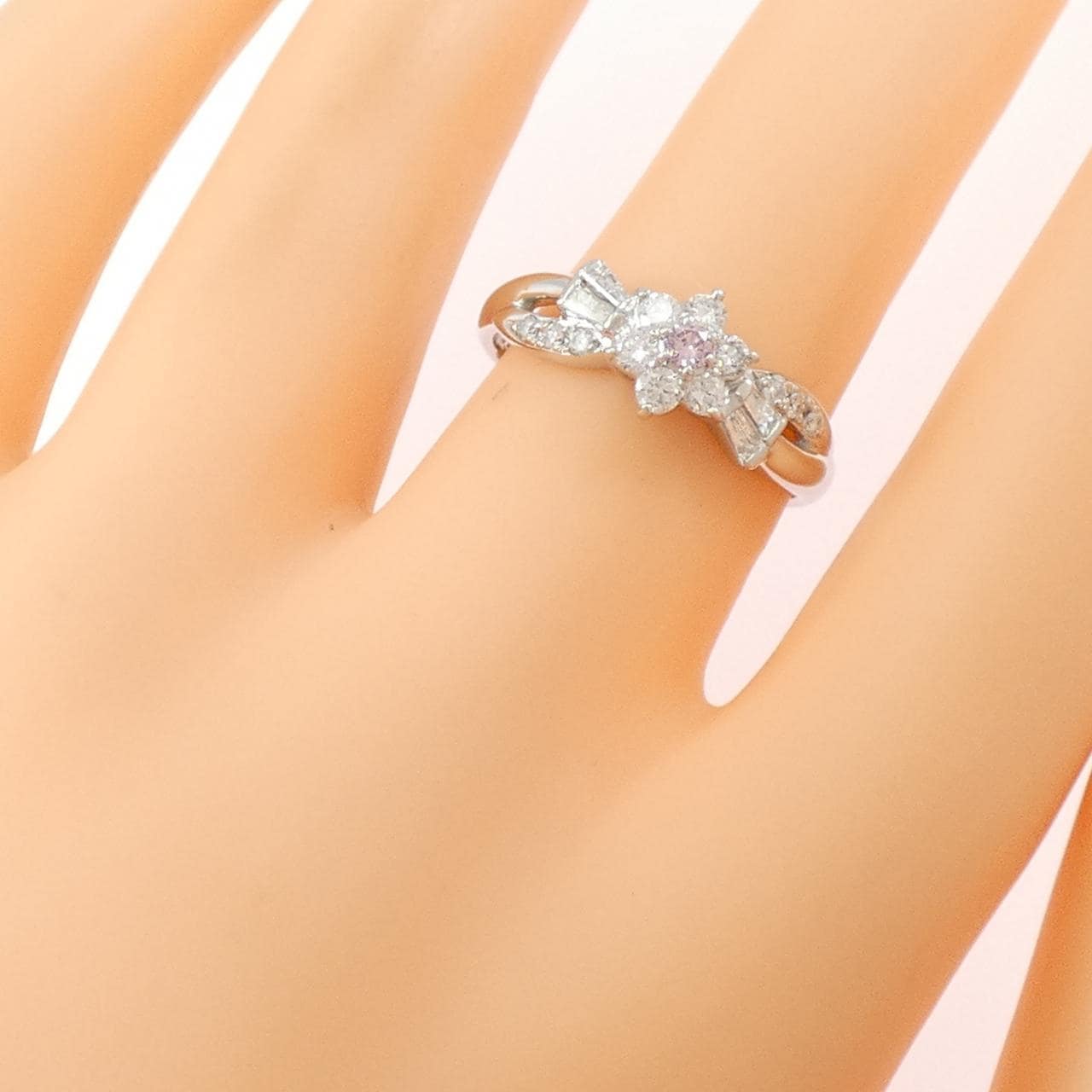 PT900 フラワー ピンクダイヤモンド リング 0.05CT