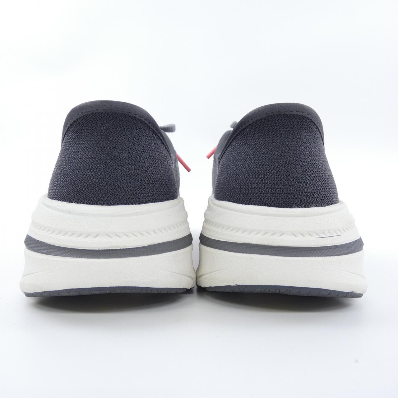 SKECHERS スニーカー