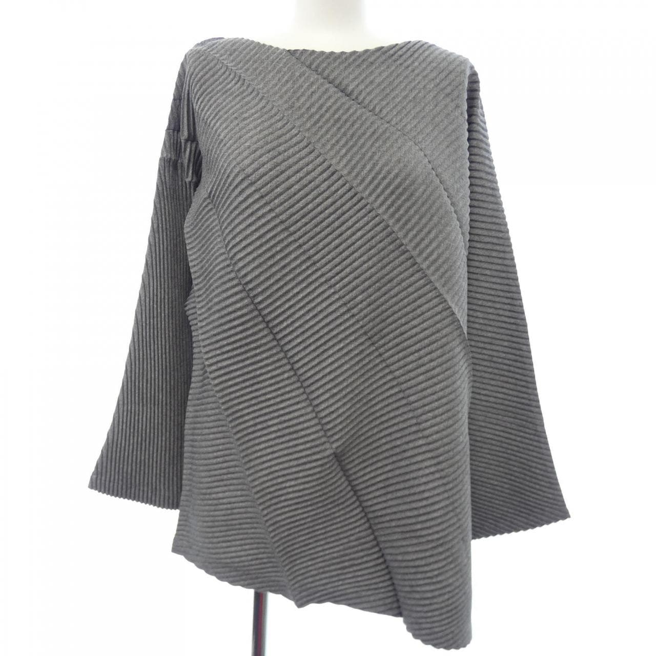 イッセイミヤケ ISSEY MIYAKE トップス