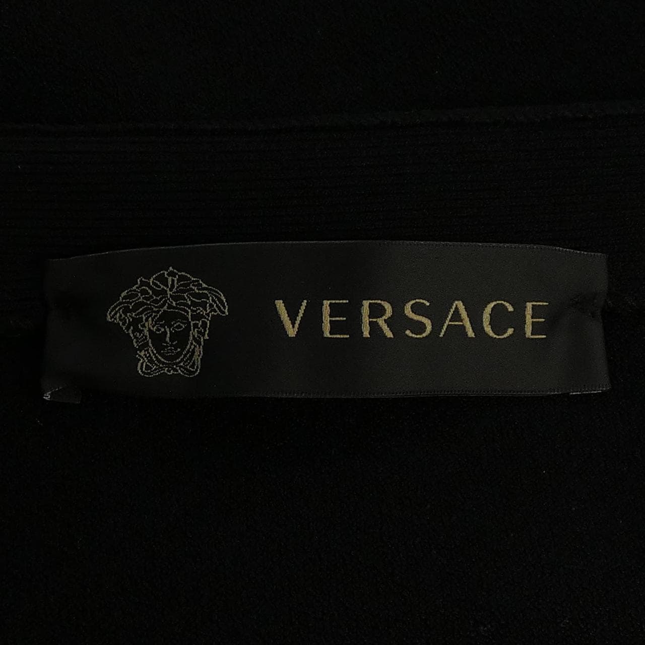 ヴェルサーチェ VERSACE A83290 トップス