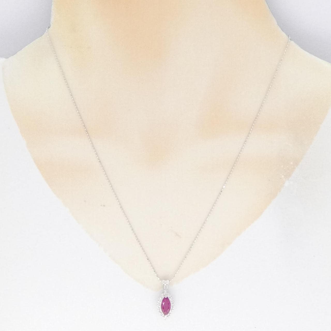K18WG ruby necklace