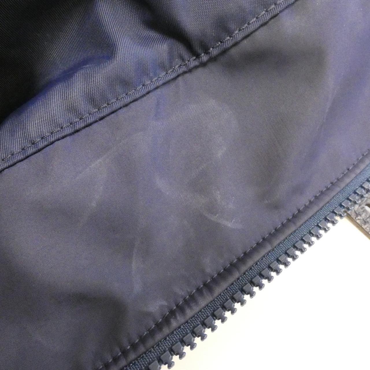 グッチ 387068 KQF1N バッグ