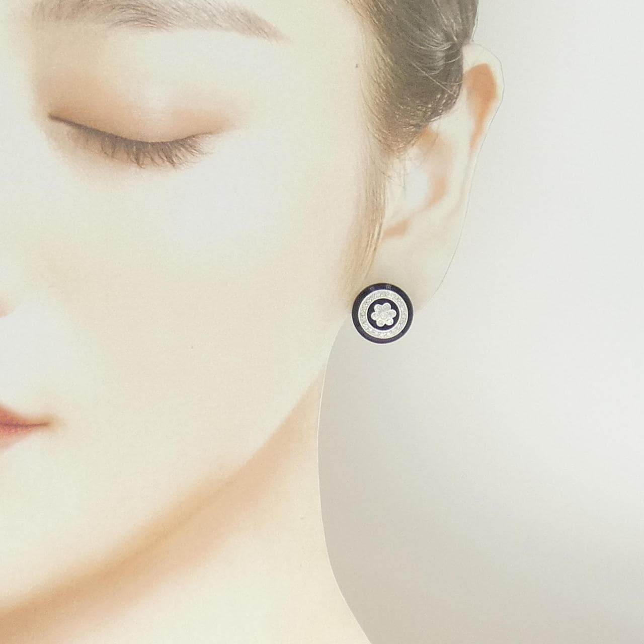 K18WG フラワー オニキス ピアス/イヤリング 10.11CT