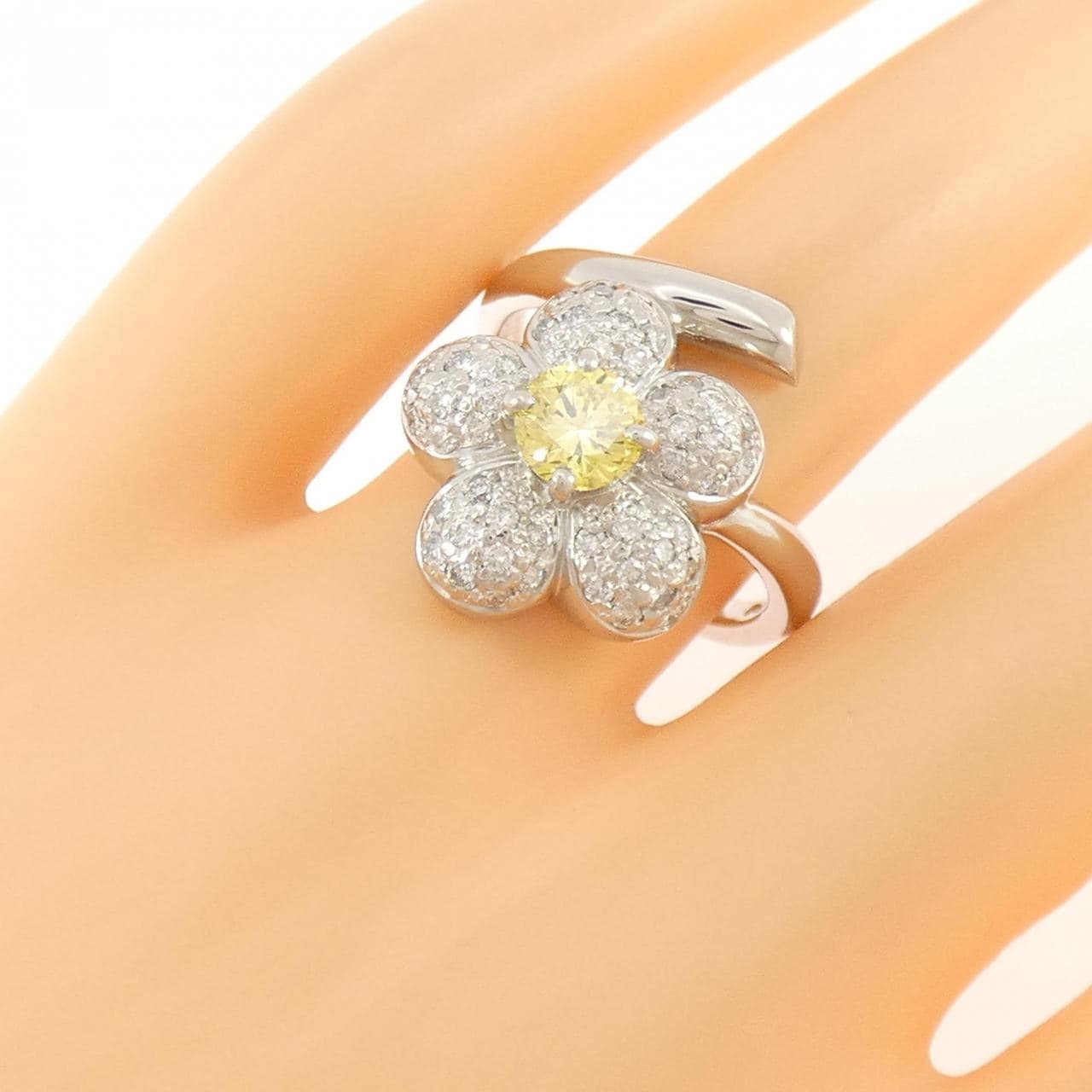 PT900 フラワー ダイヤモンド リング 0.65CT