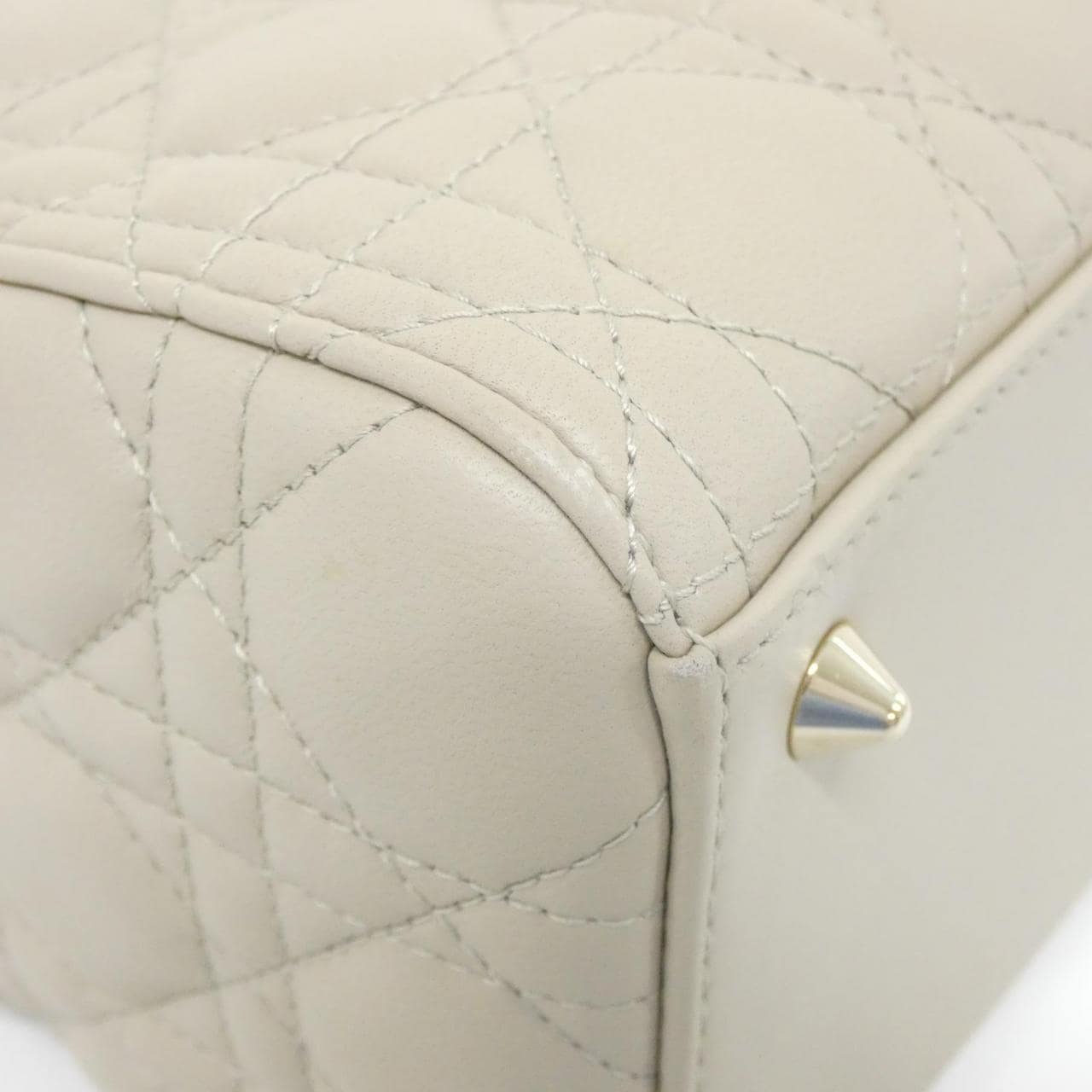 クリスチャンディオール レディ ディオール ミディアム M0565ONGE バッグ