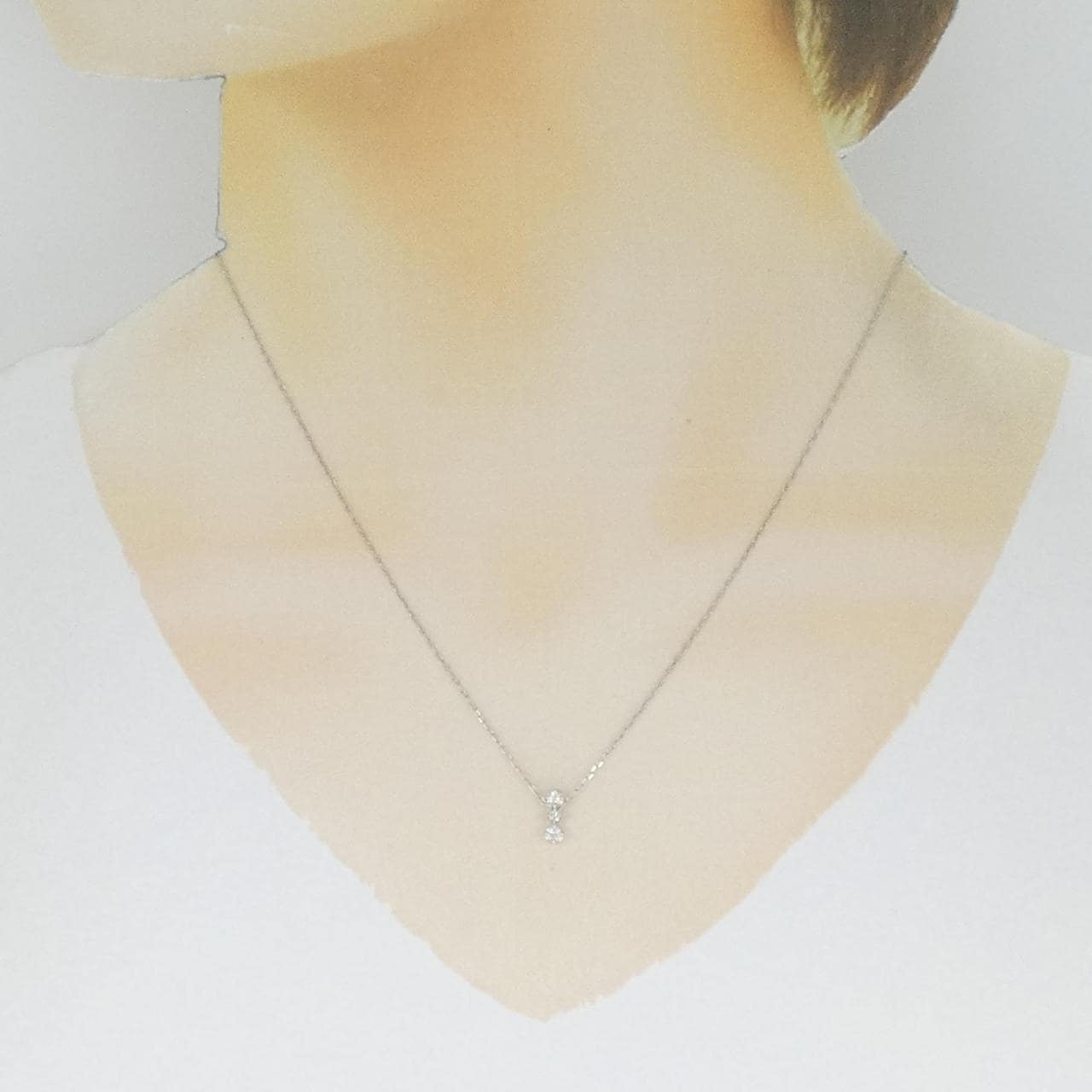 4゜C Diamond necklace