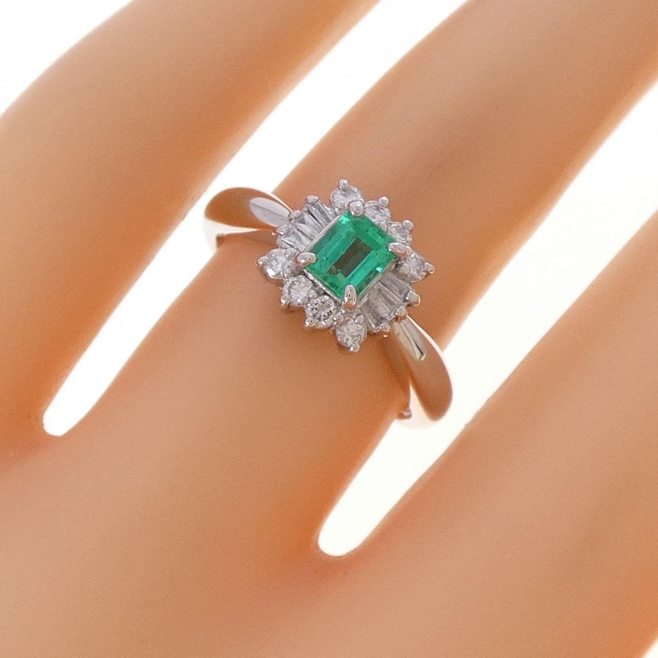 PT900 エメラルド リング 0.31CT