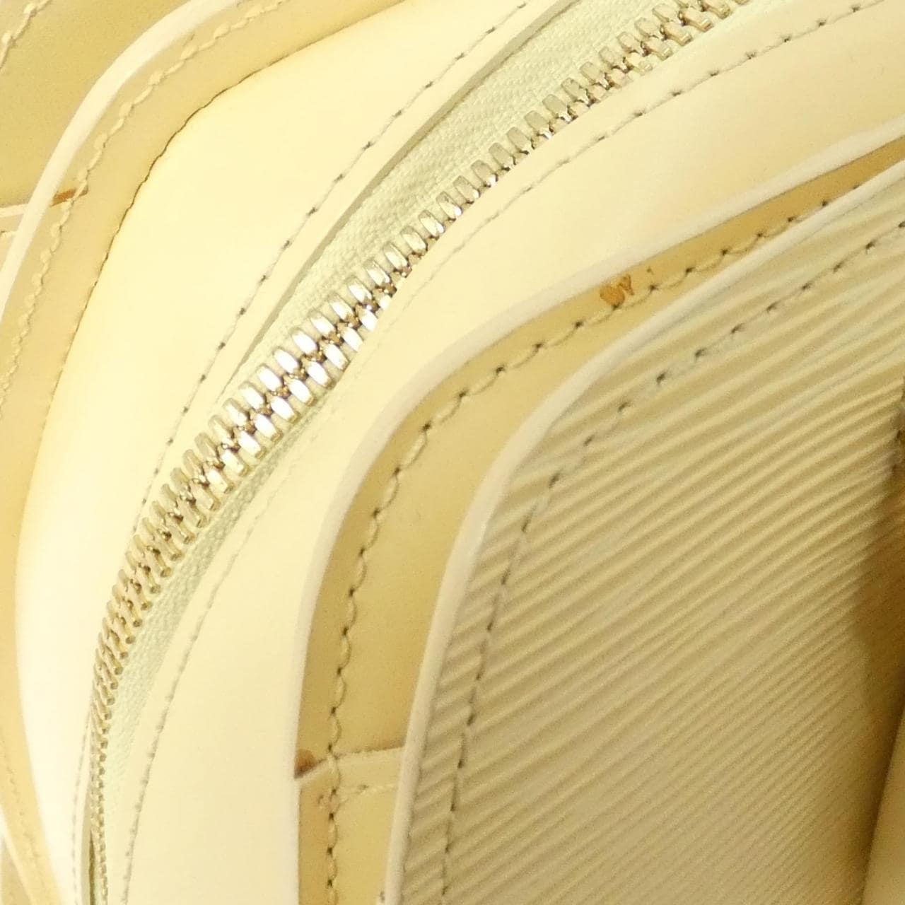 ルイヴィトン エピ ポンヌフ M5205A バッグ