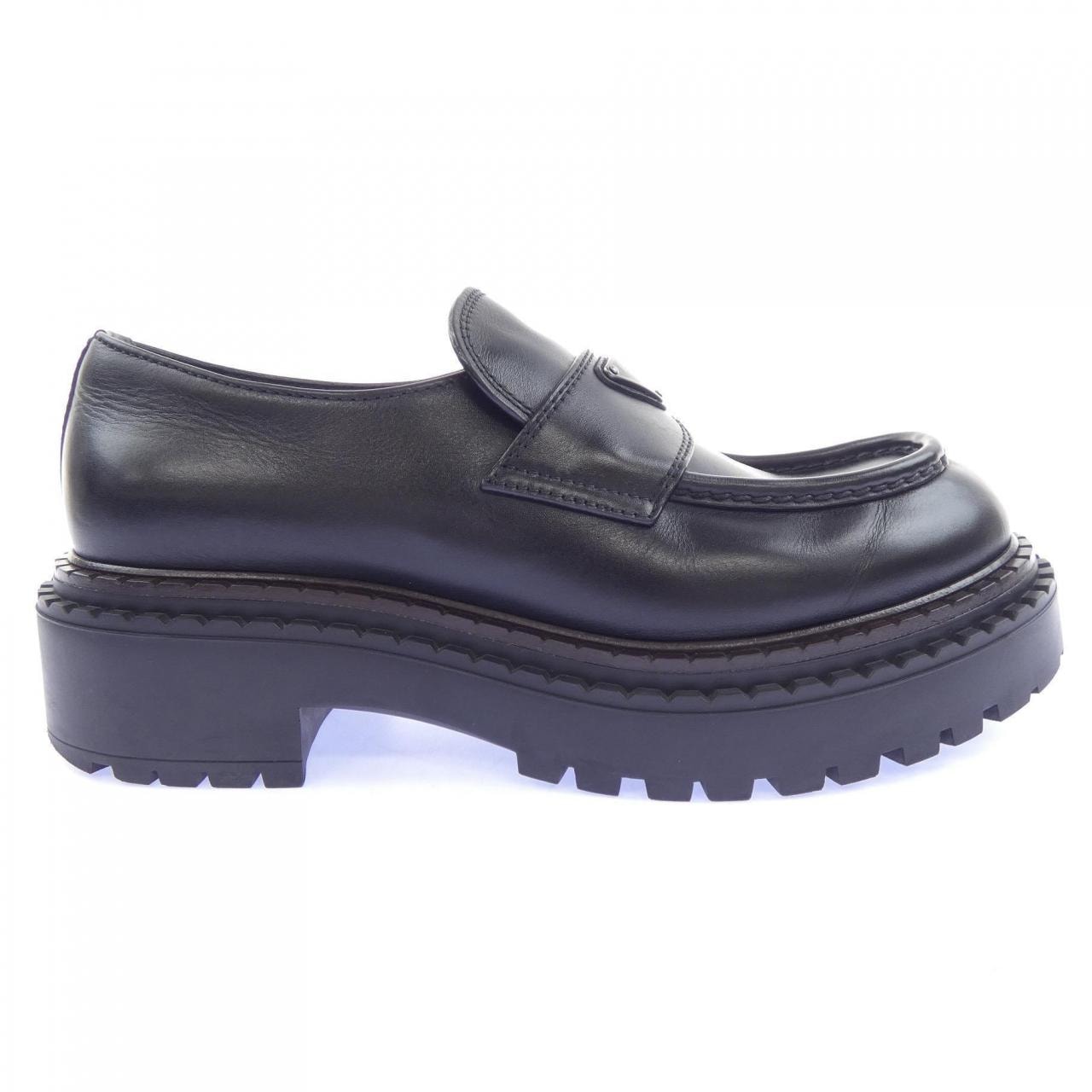 コメ兵｜プラダ PRADA トライアングルロゴ レザーローファー 2DE148 