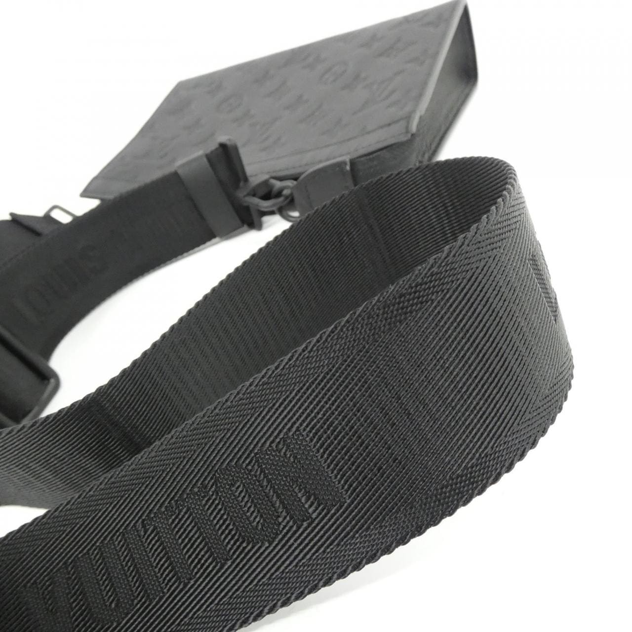LOUIS VUITTON Monogram Shadow Gaston 可穿戴钱包 M81115 单肩包
