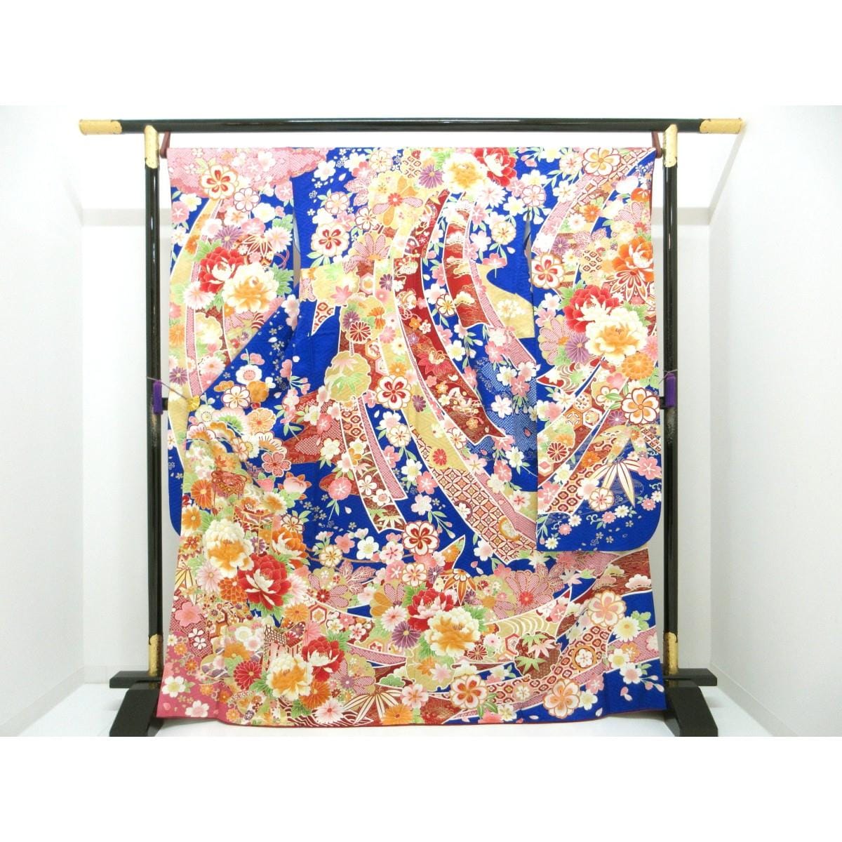 振袖　友禅金彩加工　刺繍入り