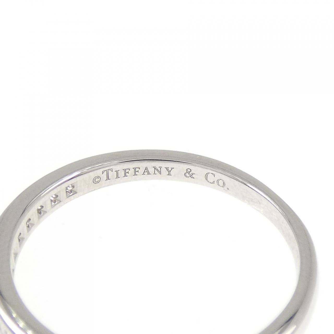 ティファニー ハーフサークル チャネルセッティング リング