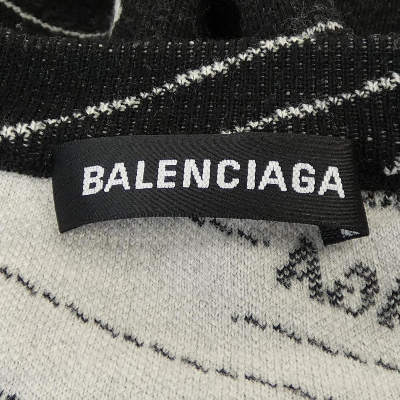 バレンシアガ BALENCIAGA 555381 T1524 ニット
