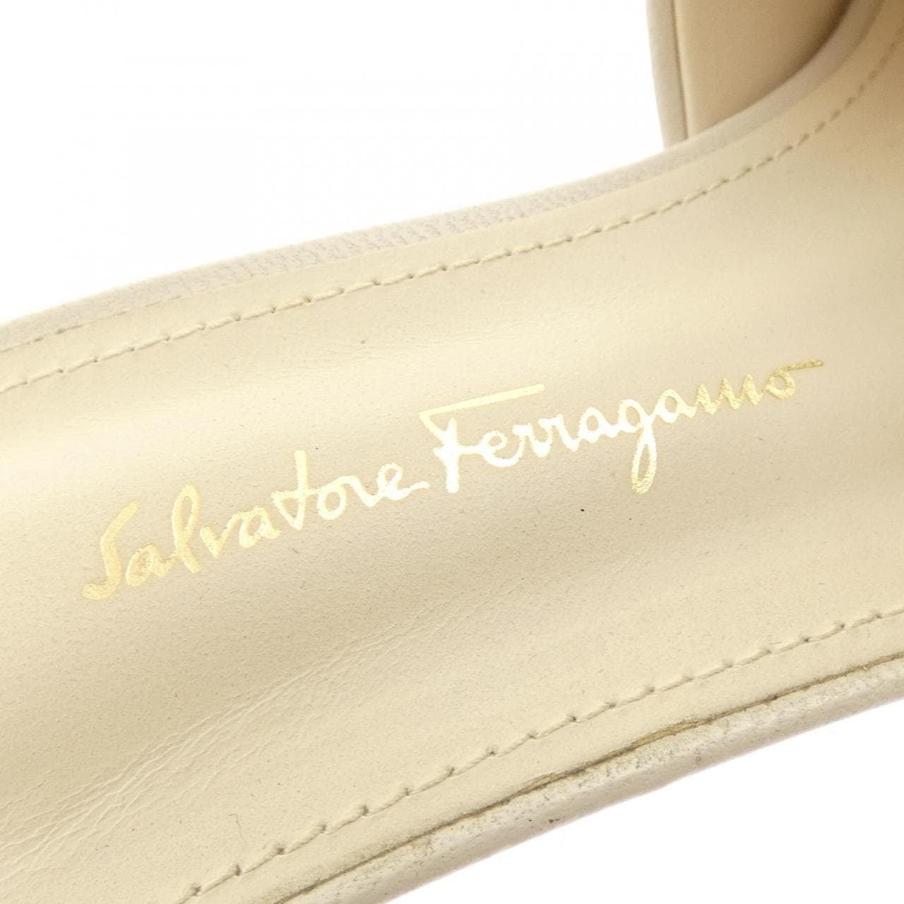 サルヴァトーレフェラガモ SALVATORE FERRAGAMO サンダル