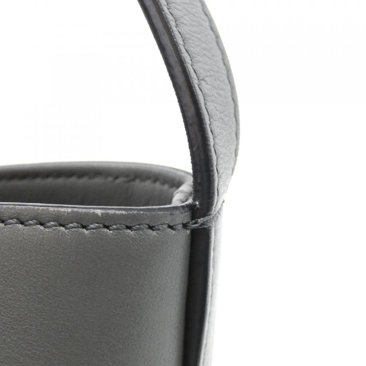 セリーヌ スモール バケット キュイル トリオンフ 198243DU3 ショルダーバッグ