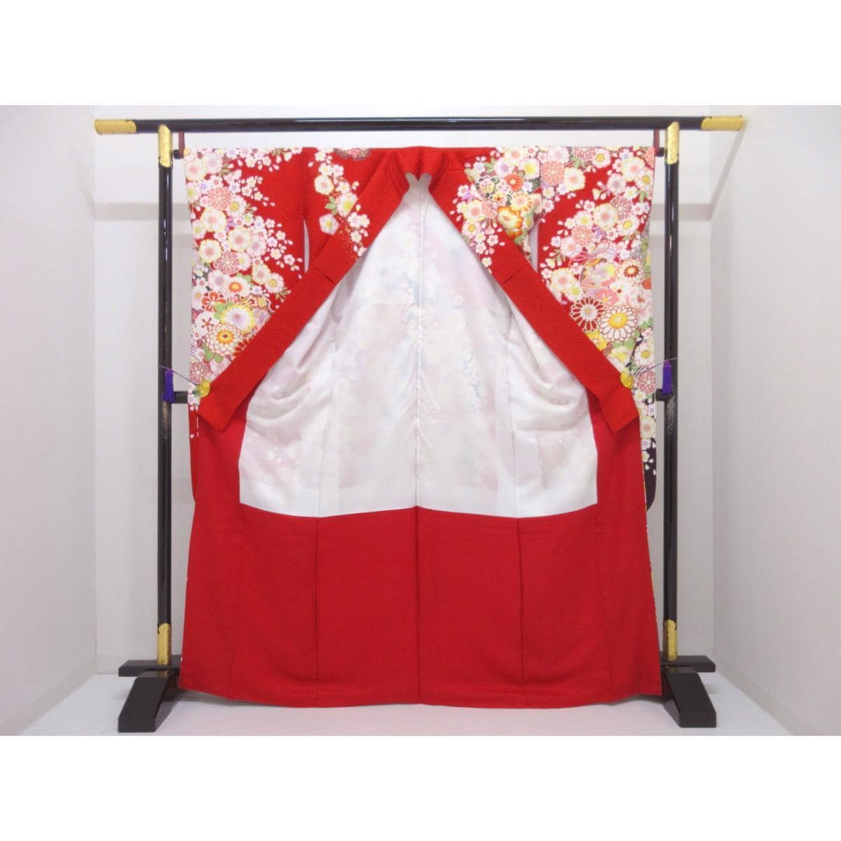 振袖　友禅金彩加工　刺繍入り