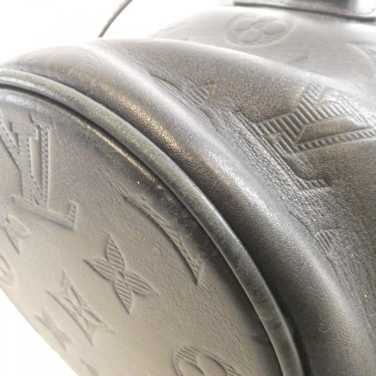 LOUIS VUITTON Monogram Shadow Chalk Nano 包 M44628 单肩包