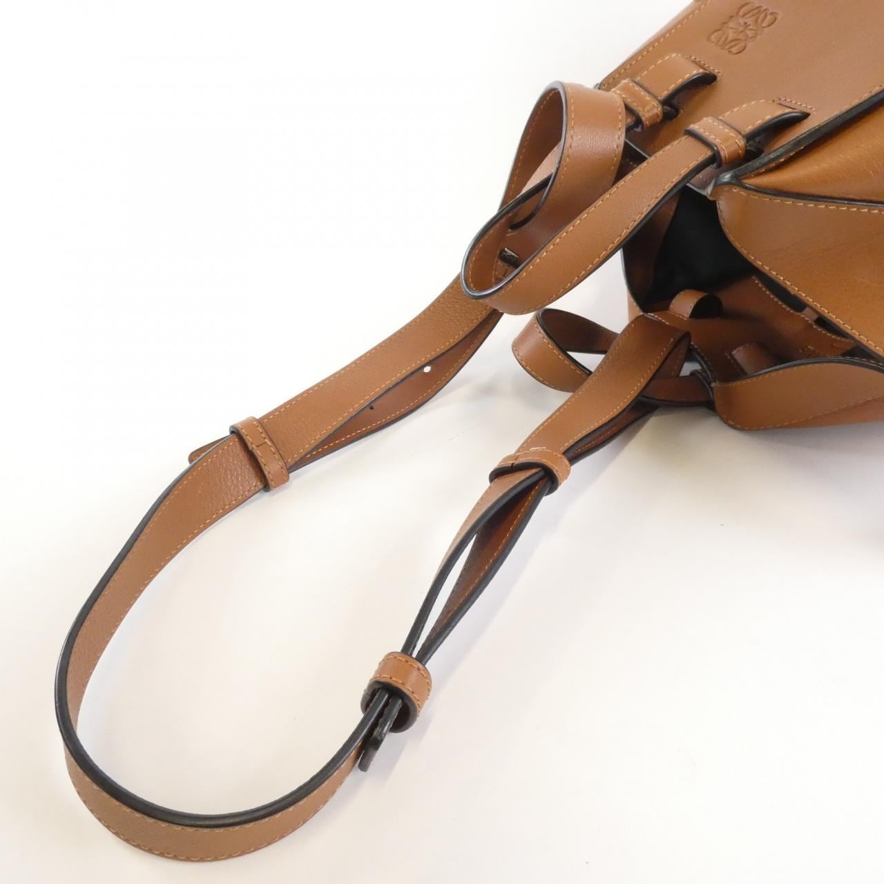 Loewe Hammock 387 30 N60 單肩包