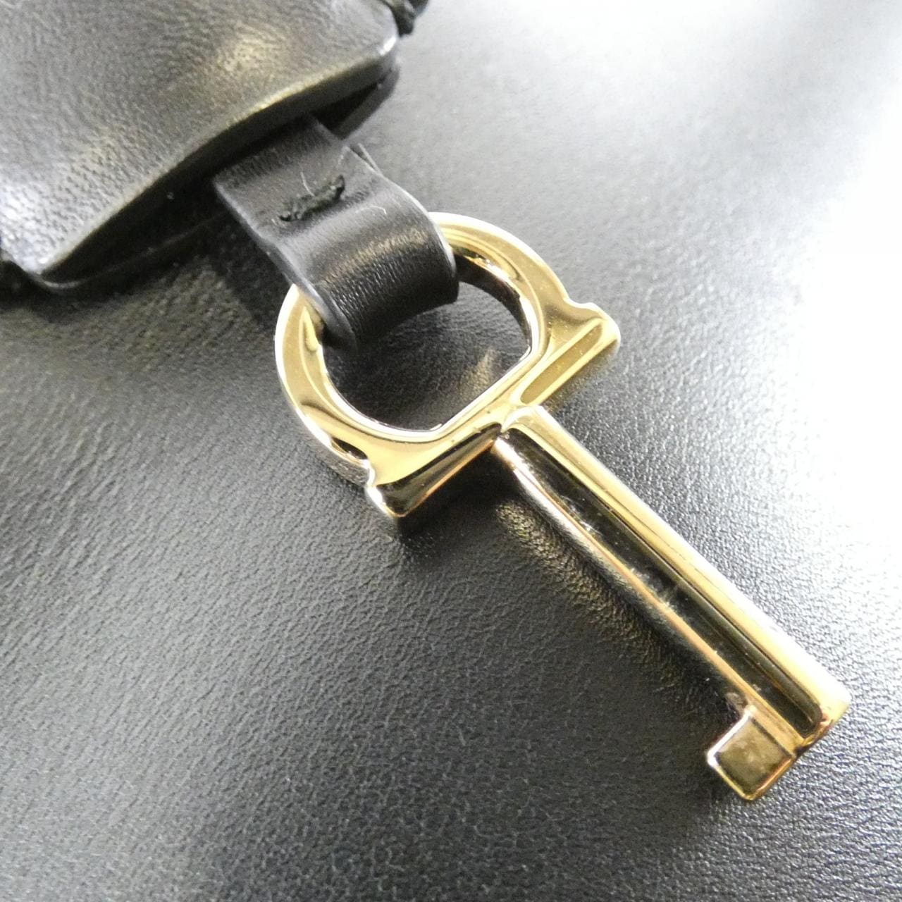 サルヴァトーレフェラガモ 21 E845 バッグ