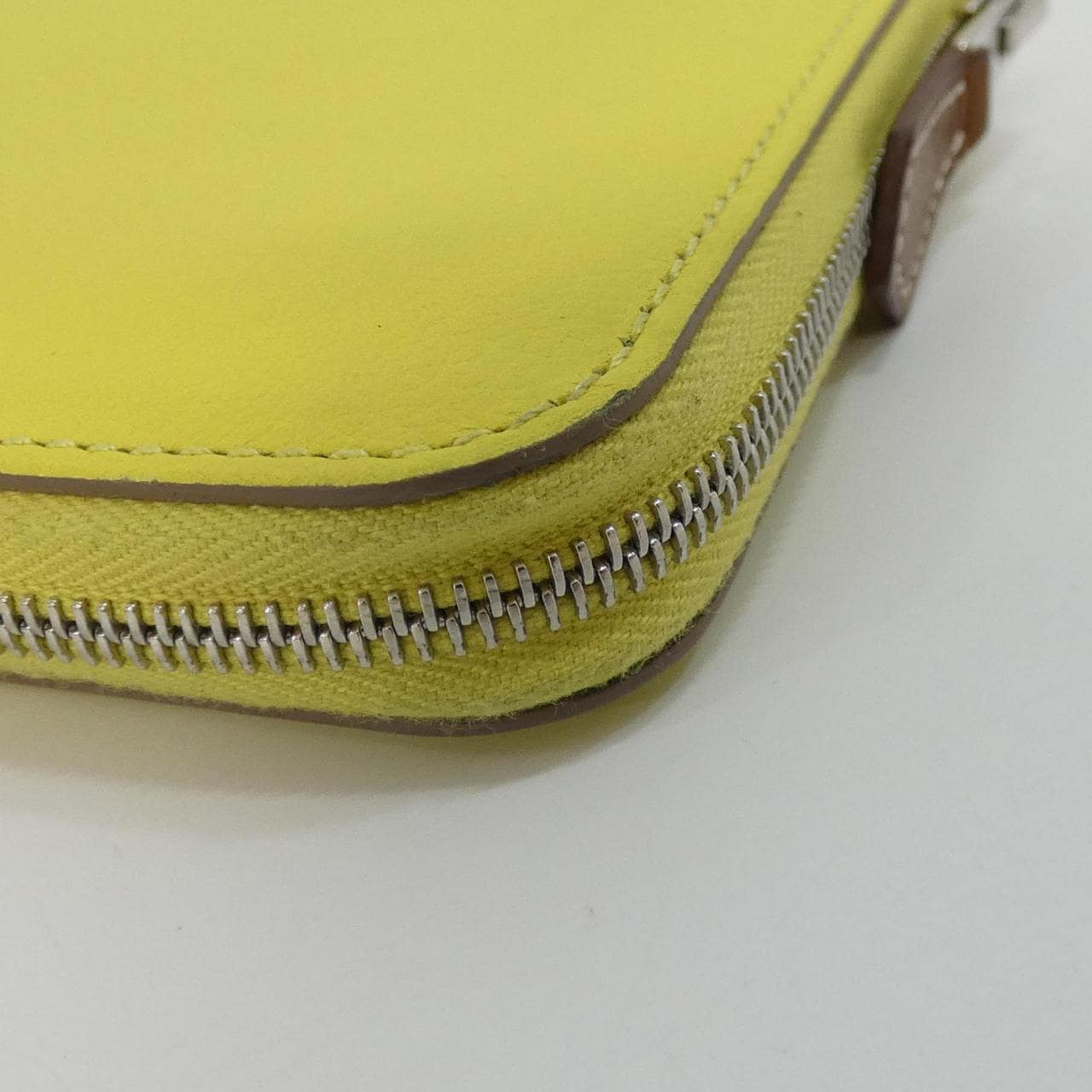 エルメス EN LIBERTE シルク イン コンパクト 084541CK 財布