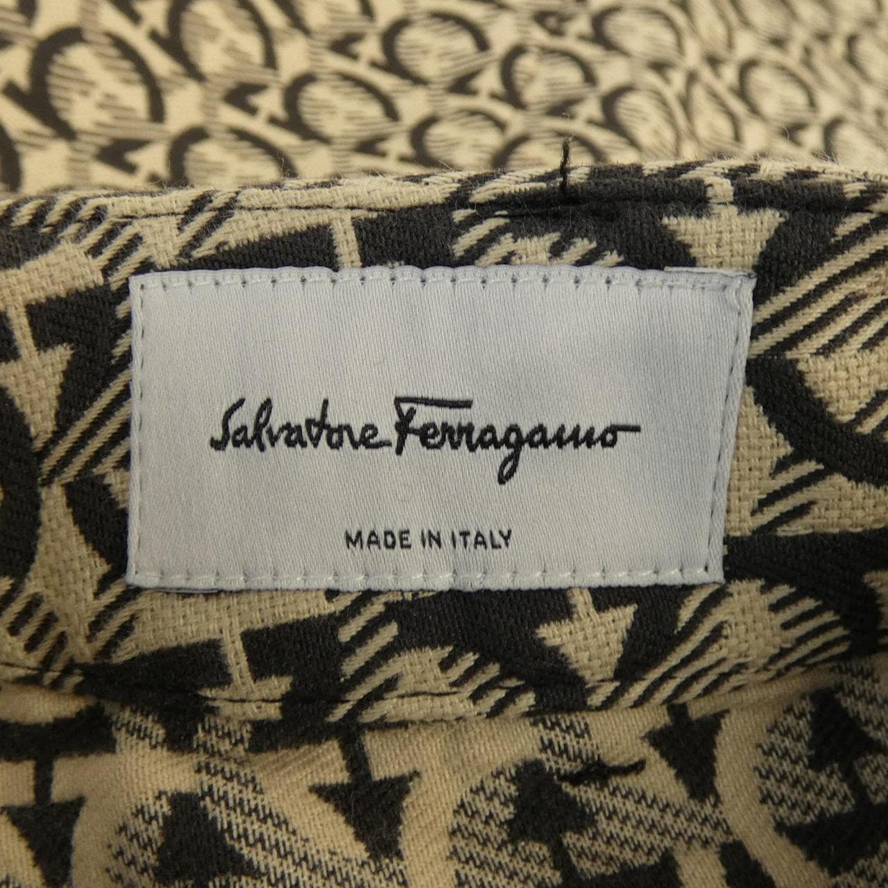 サルヴァトーレフェラガモ SALVATORE FERRAGAMO 13 J149 スカート