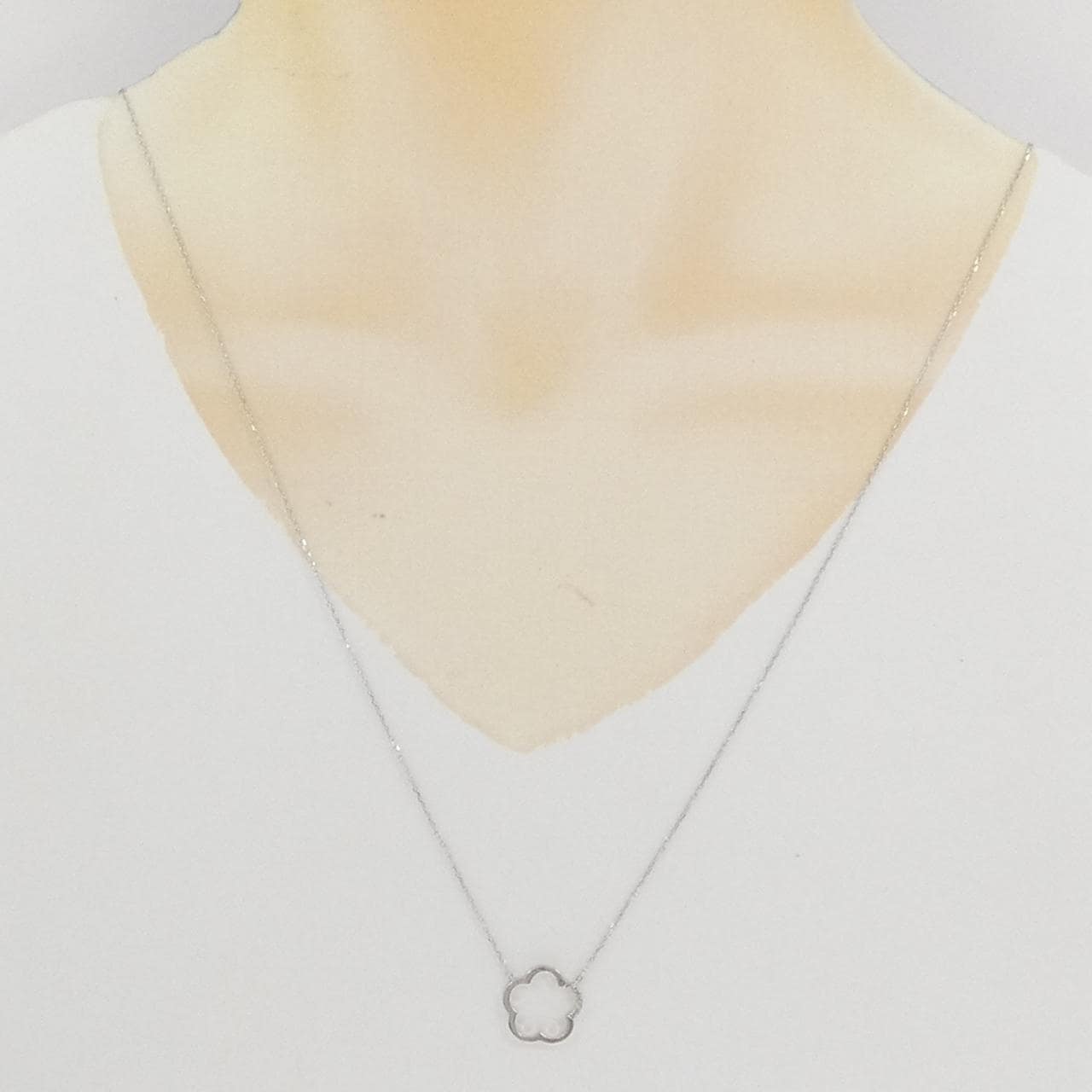 K10WG 花朵钻石项链