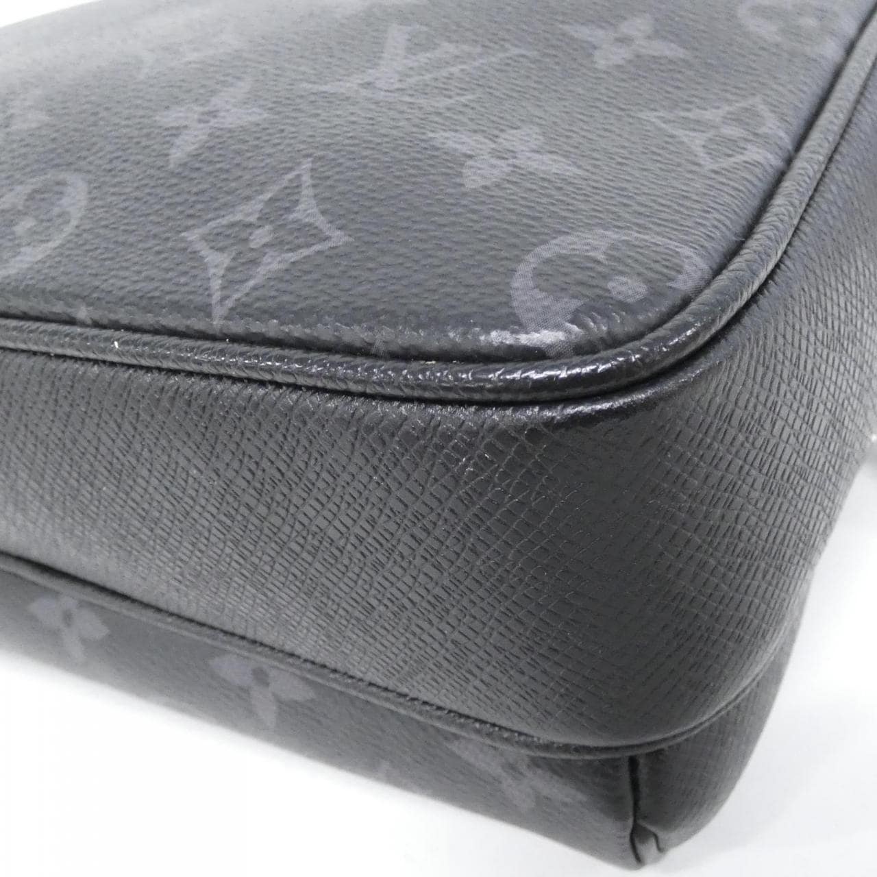 ルイヴィトン タイガ ラマ アウトドア メッセンジャー PM M30233 ショルダーバッグ