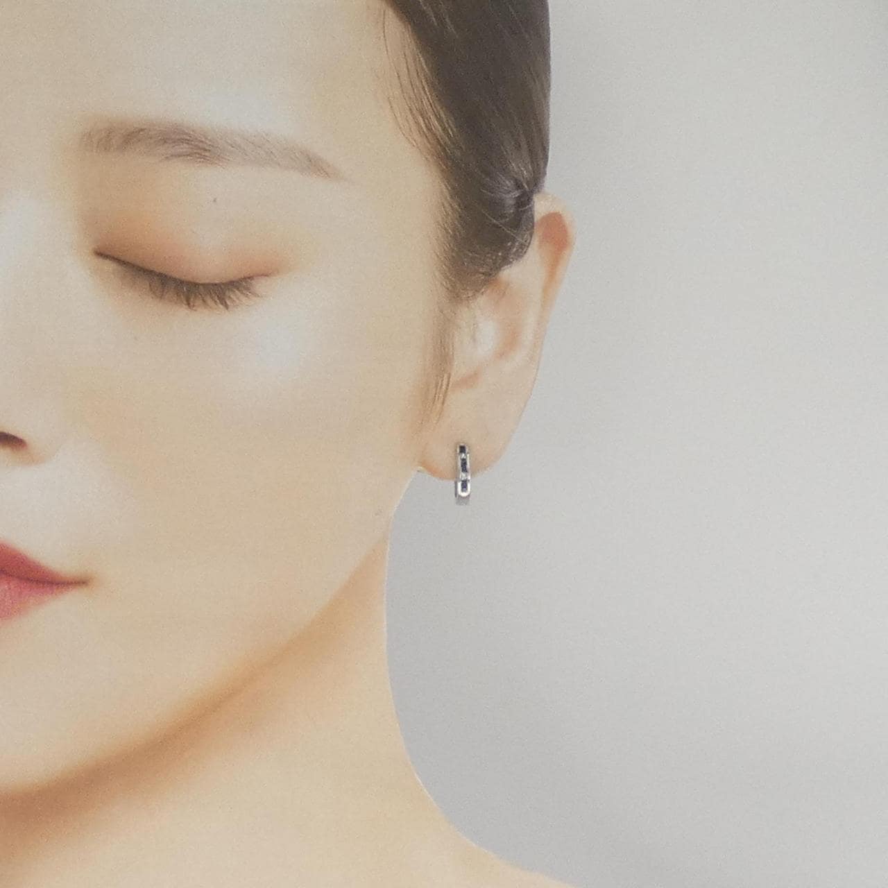 K18WG サファイヤ ピアス 0.30CT