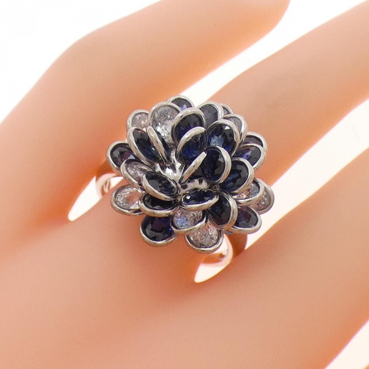 K18WG フラワー サファイヤ リング 4.64CT