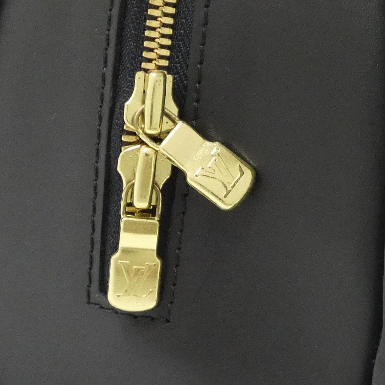 ルイヴィトン エピ ポンヌフ M52052 バッグ