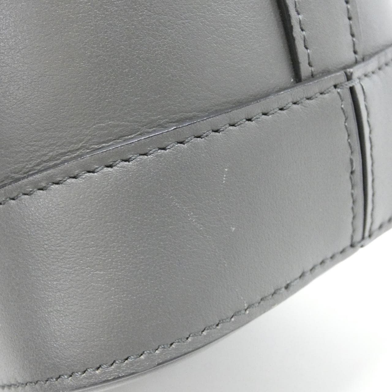 セリーヌ スモール バケット キュイル トリオンフ 198243DU3 ショルダーバッグ