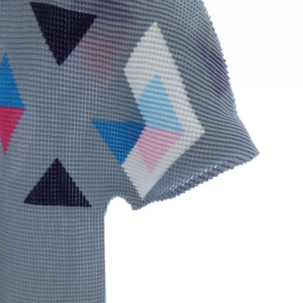 ミーイッセイミヤケ me ISSEY MIYAKE トップス