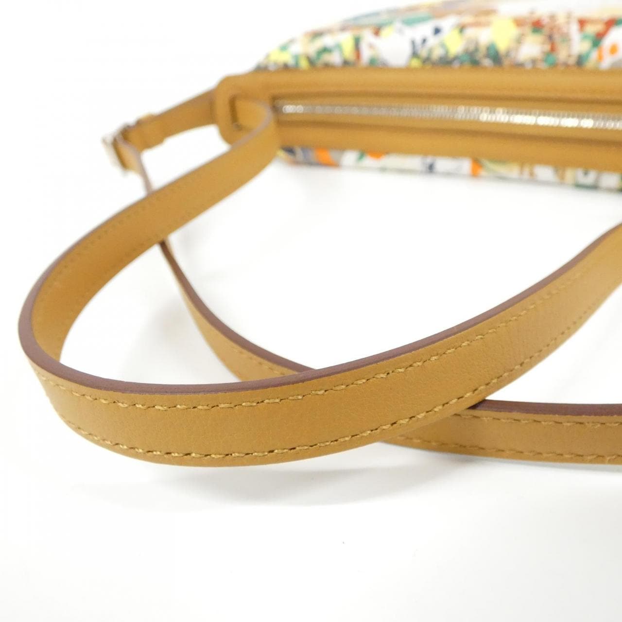 エルメス EN LIBERTE シュルソワ トゥー ゴー 085073CK ポーチ