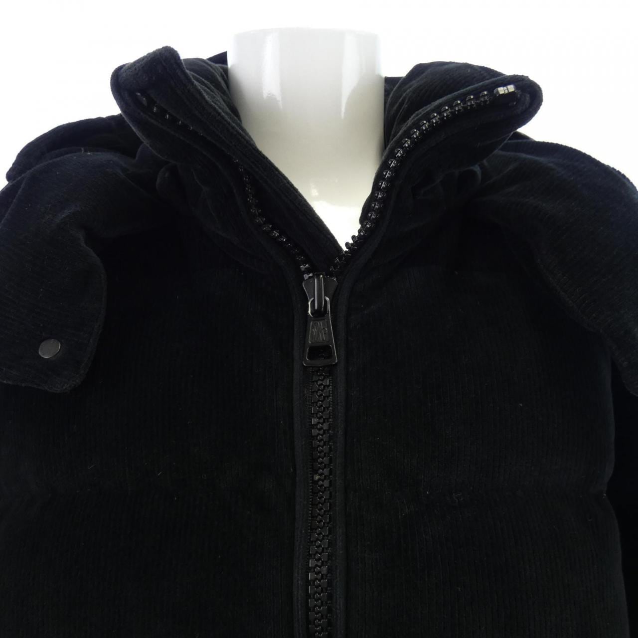 モンクレール MONCLER ダウンジャケット