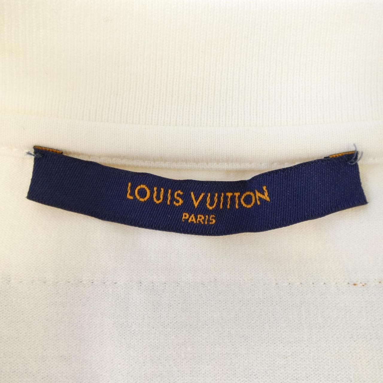 ルイヴィトン LOUIS VUITTON エンボスLVロングスリーブ HLY23WDT3 Tシャツ