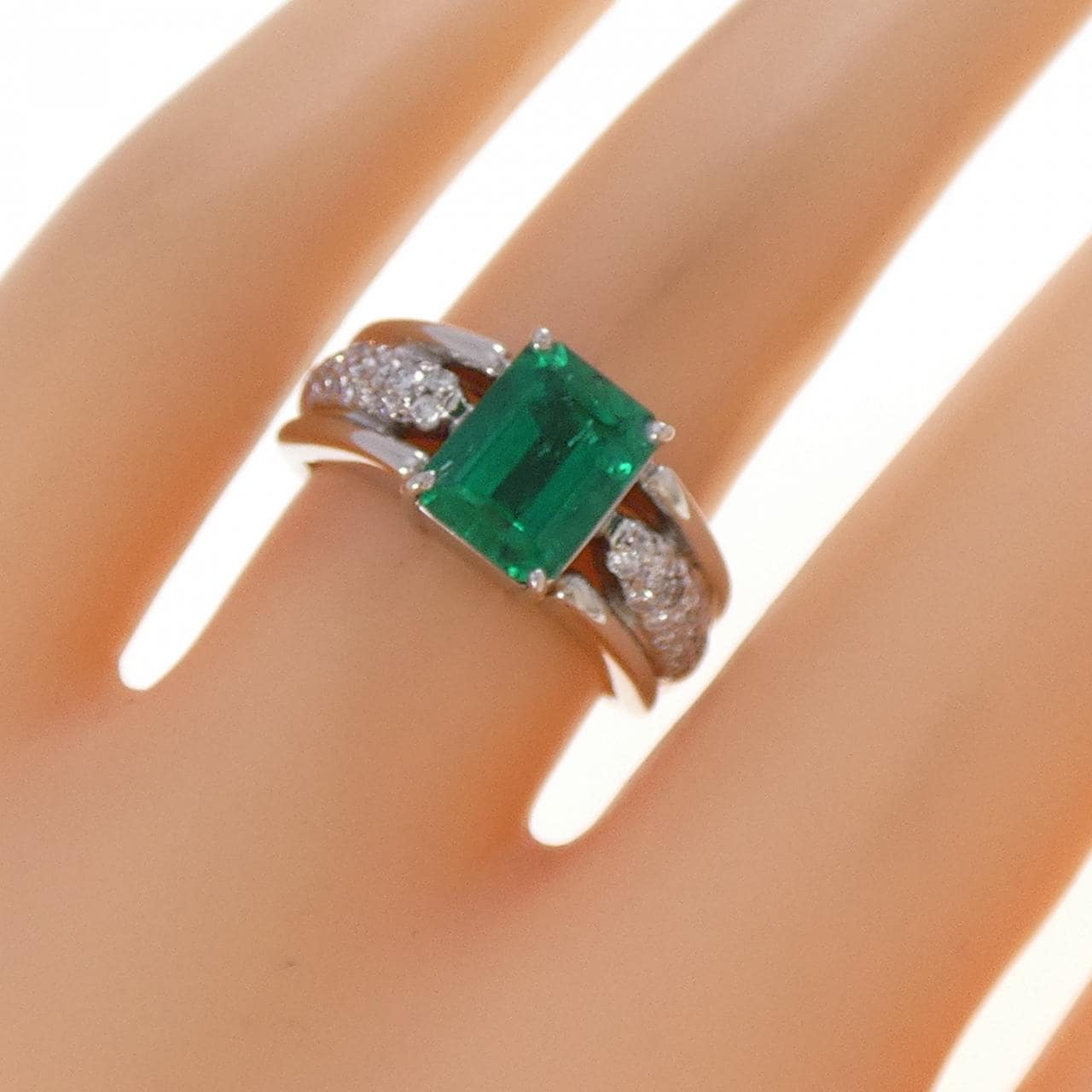 PT900 エメラルド リング 1.65CT