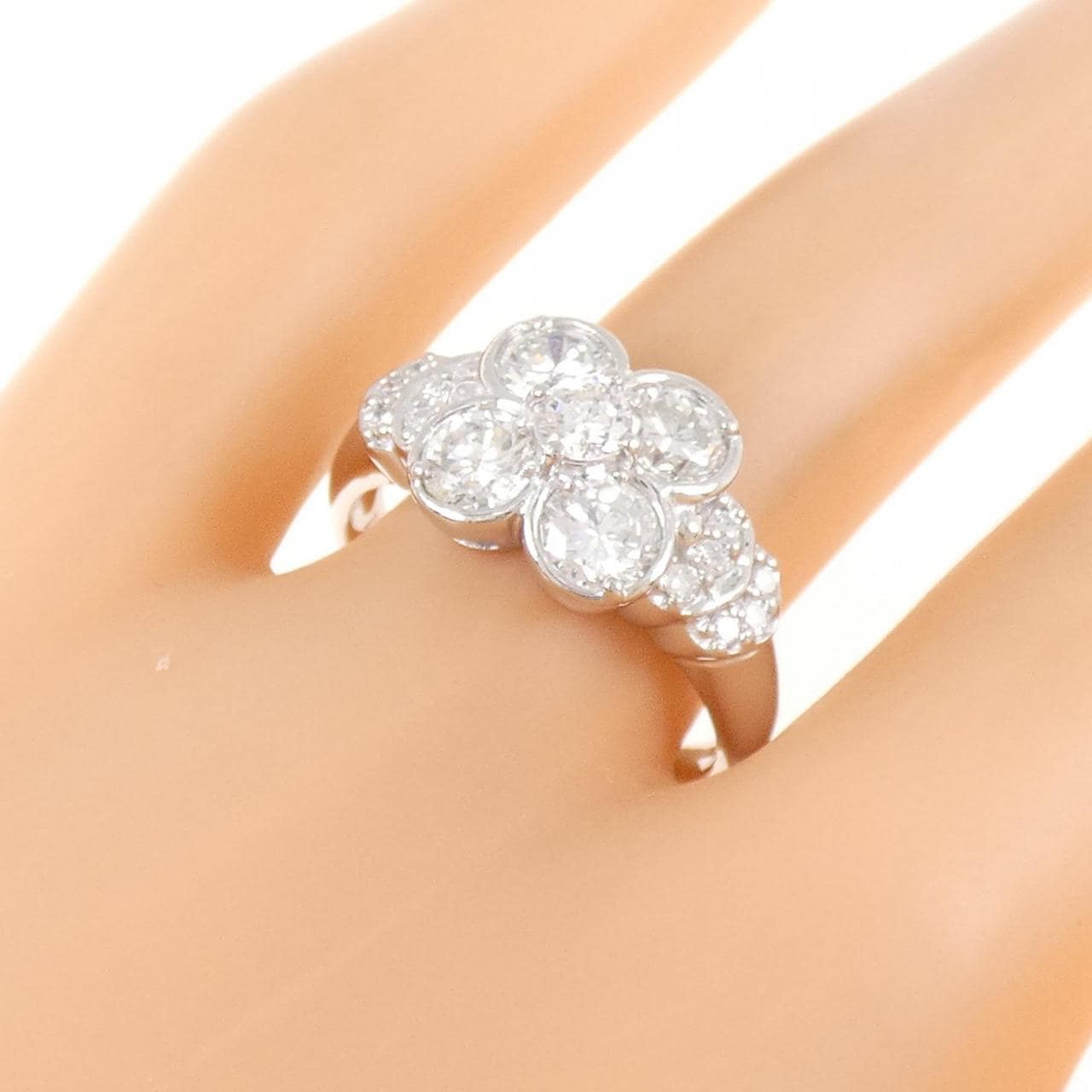 PT900 フラワー ダイヤモンド リング 1.55CT
