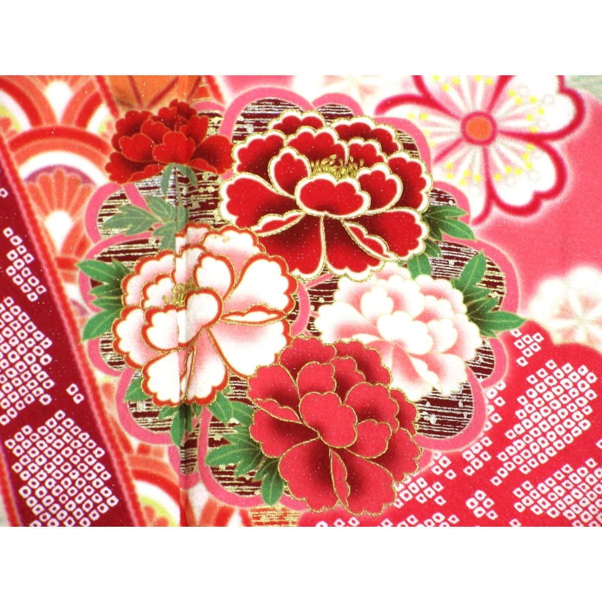 振袖　銀通しボカシ染　友禅金彩加工　刺繍入り